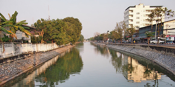 P2080196-south-moat