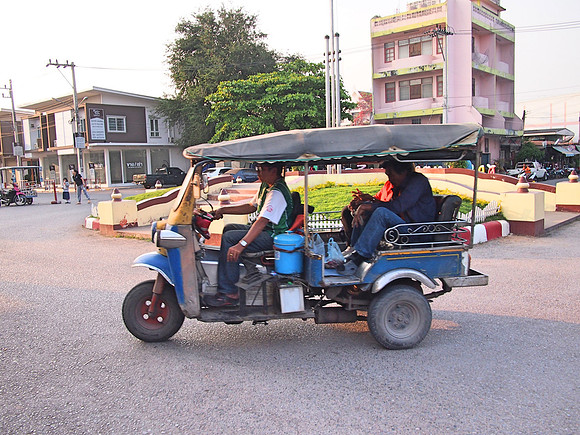 P2080200-tuk-tuk