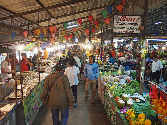 P2080222-pra-tu-phi-market