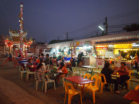P2080241-temple-market