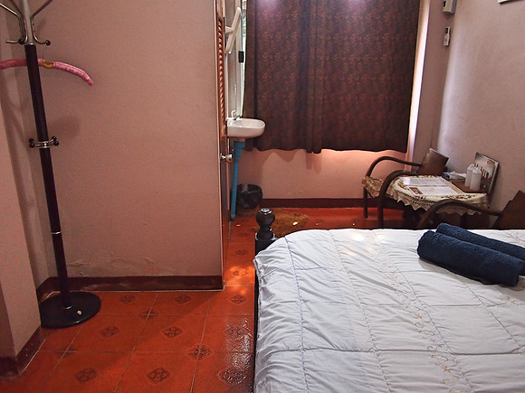 P2090315-guesthouse-bed