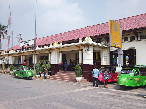 P2090312-train-station