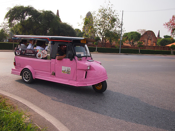 P2090341-pink-tuk-tuk