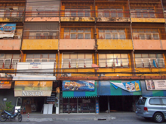 P2090352-yellow-building
