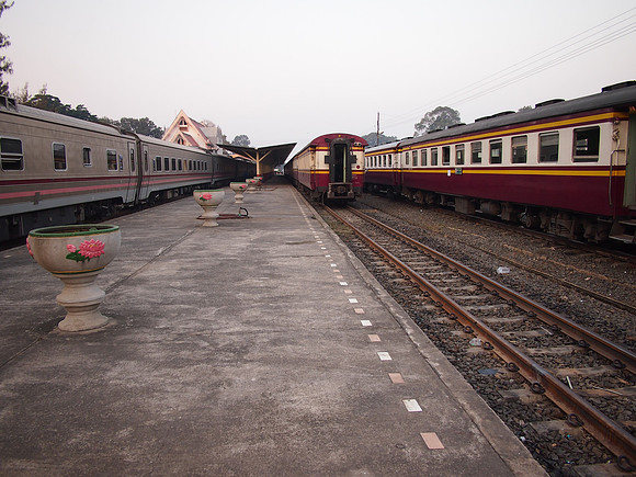P2070020-ubon-ratchathani-platform
