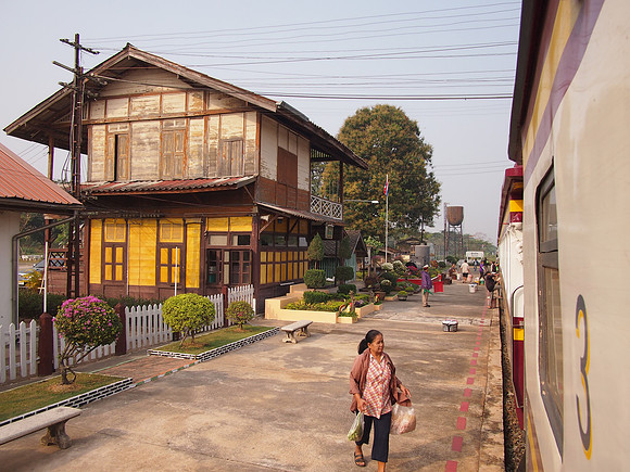 P2090256-sung-noen-station