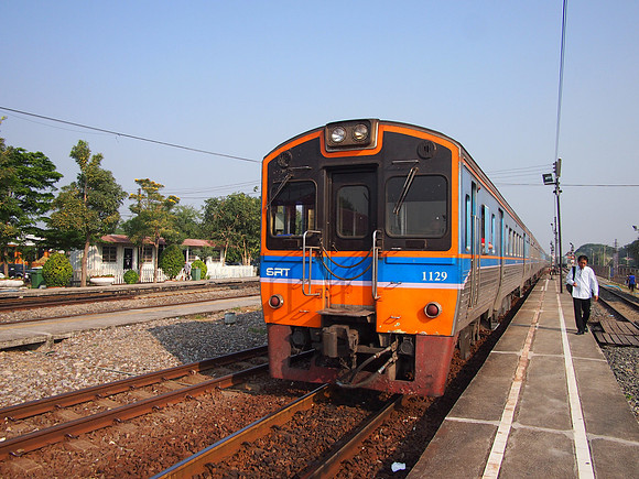 P2100385-lopburi-bangkok-commuter
