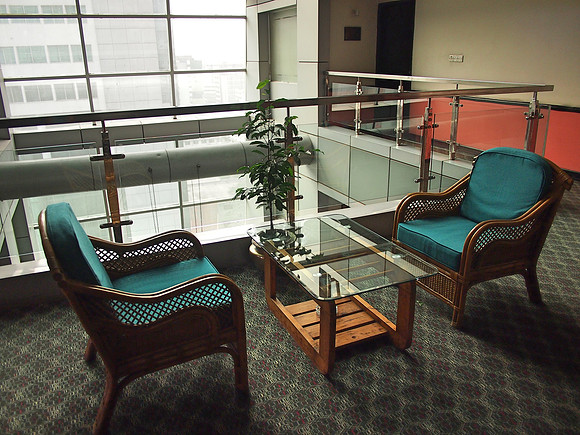 P2140538-hotel-71-chairs