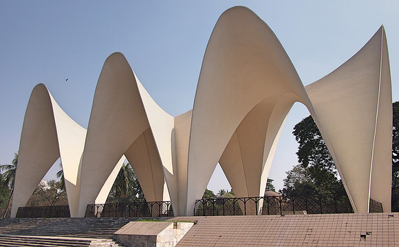 P2150629-the-mausoleum-of-three-leaders