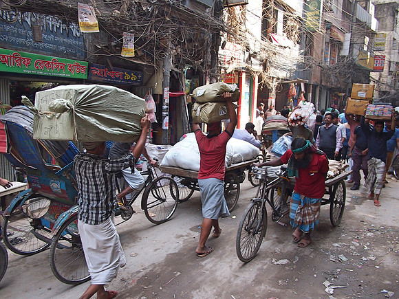 P2150687-head-carrying