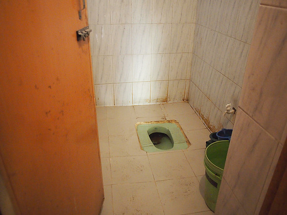 P2150746-squat-toilet