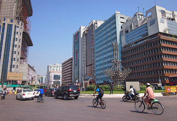 P2160816-kazi-nazrul-islam-ave
