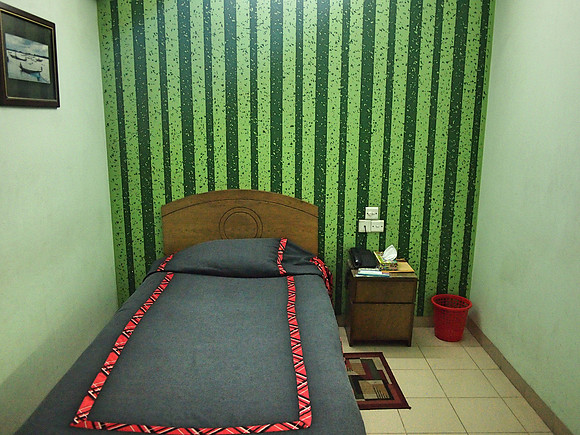 P2170864-hotel-room
