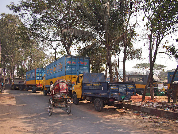 P2180968-port-trucks