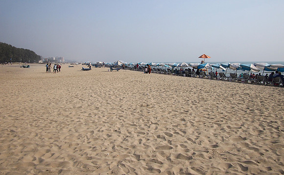 P2201156-wide-beach