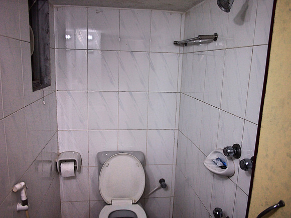 P2211207-ocean-palace-bathroom