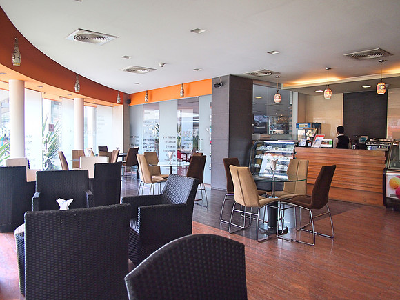 P2221267-cafe-14