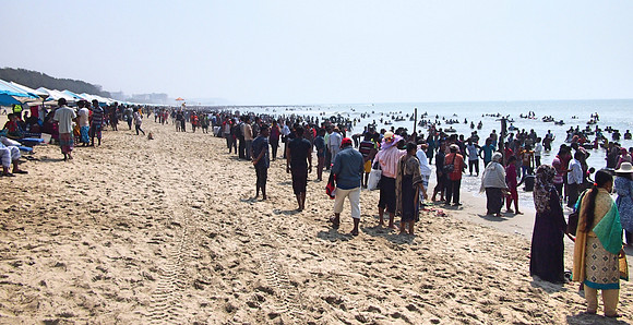 P2221283-holiday-crowd