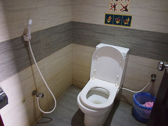 P2201145-bus-stop-toilet