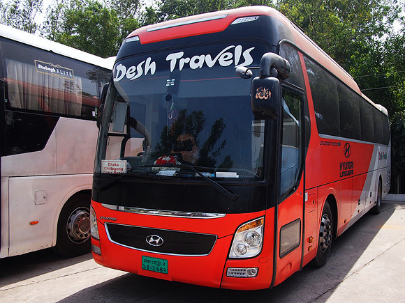 P2201146-desh-travels-bus