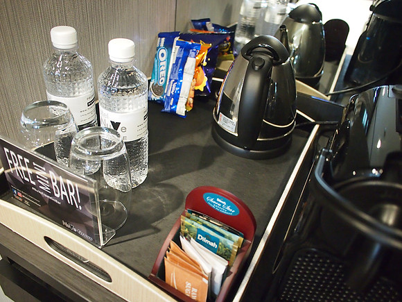 P2271560-free-mini-bar
