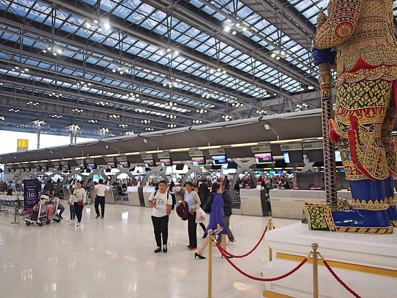 P2140486-thai-air-check-in