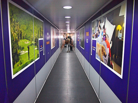 P2140493-airbridge-advertising