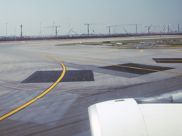 P2140494-airport-extension
