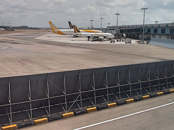 P2281591-scoot-at-changi