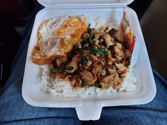 20220220_143040-lunch-on-nong-khai-train
