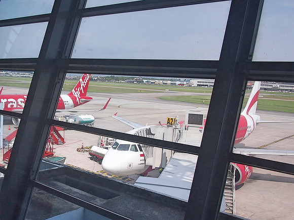 P3281702-airasia-at-pen