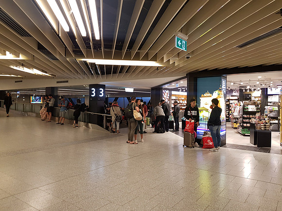 20180412_174541-gate-3-crowd