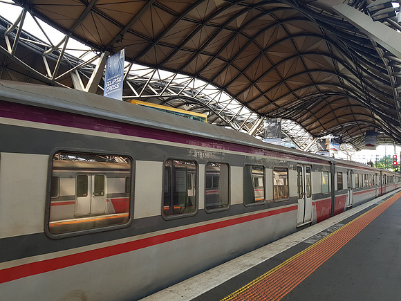 20180406_130347-train-at-southern-cross