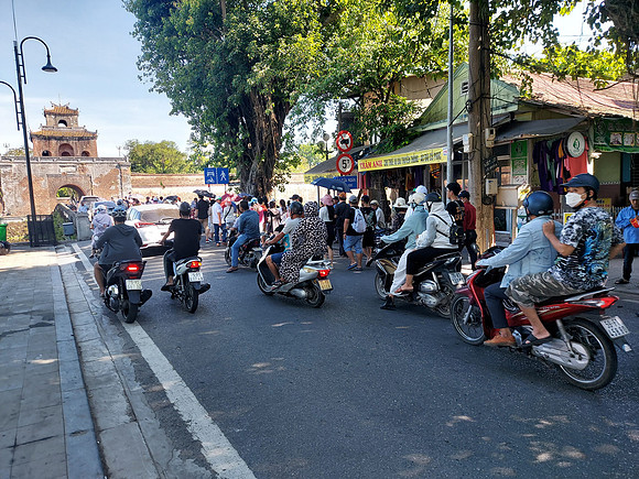 20220626_081742-bike-traffic-to-citadel