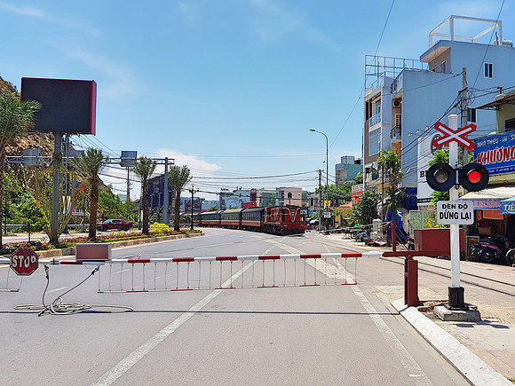 20180516_121300-railway-crossing