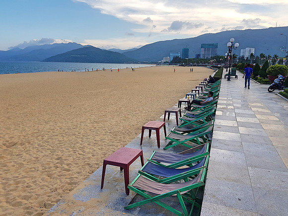 20180515_164557-beach-loungers