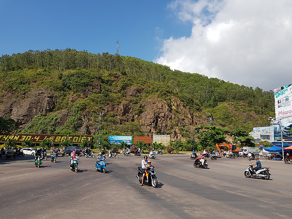 20180516_085408-quy-nhon-hill