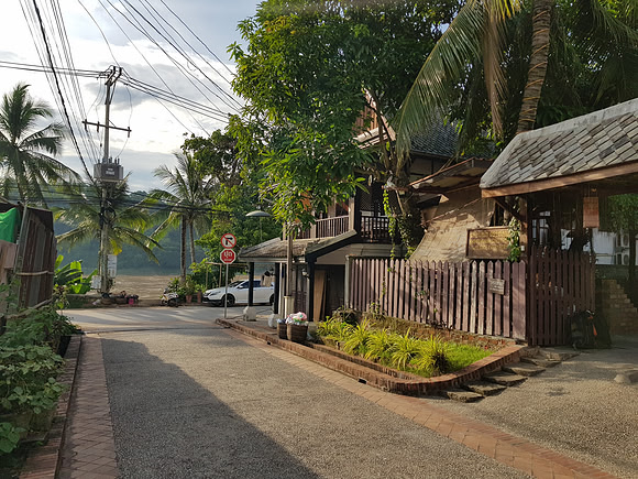 20180530_165601-khonesavanh-guesthouse-near-river