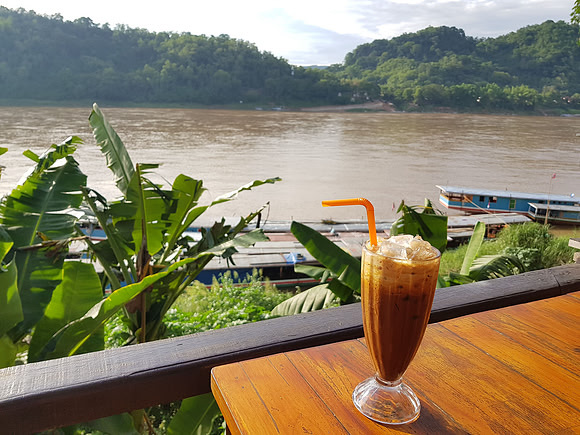 20180530_170054-ice-coffee-view