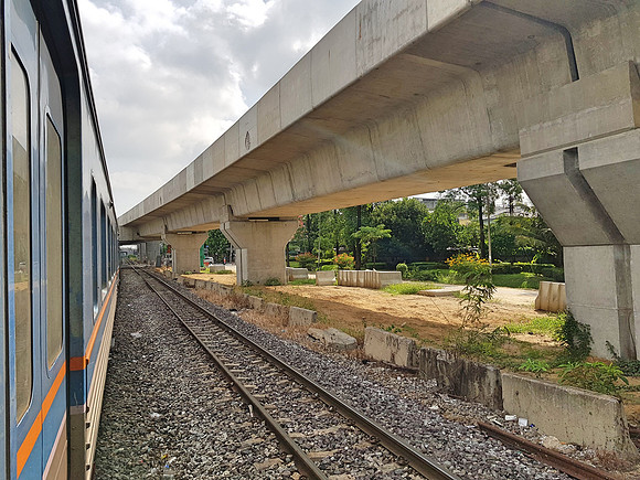 20180530_090232-future-red-line-from-hualamphong
