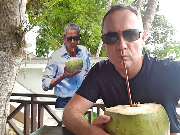 20180601_174643-obama-and-james