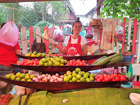 20180601_181929-papaya-salad-lady