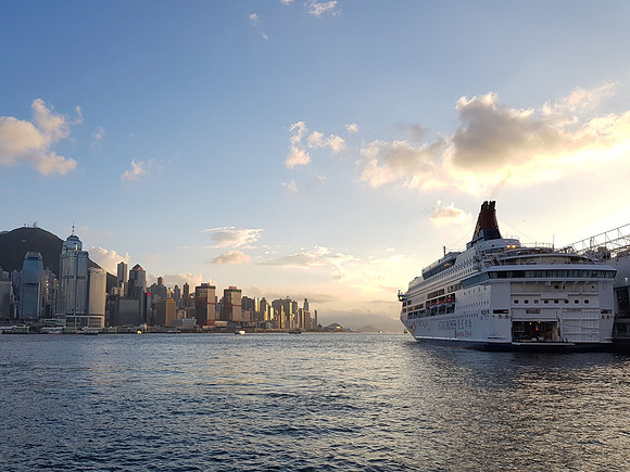 20180626_184657-cruise-ship-at-hong-kong