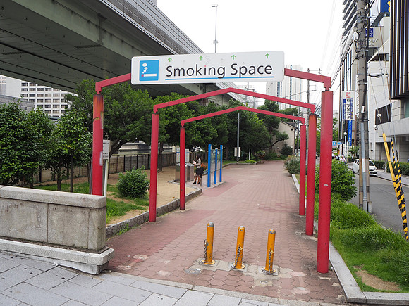 P6280030-smoking-space