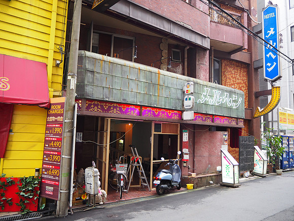 P6290009-yoshis-house