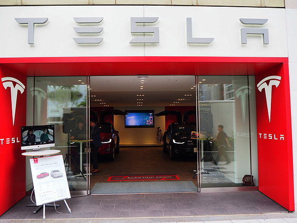 P6290057-tesla