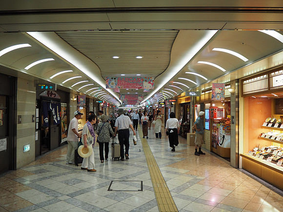 P6290079-namba-walk