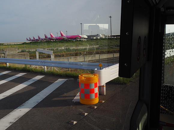 P7010079-bus-to-t2