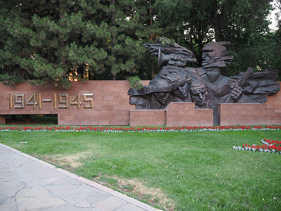 P7190145-1941-45