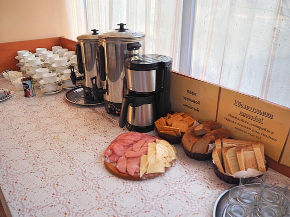 P7200001-hotel-breakfast